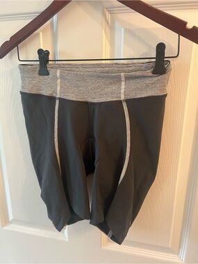 lululemon athletica padded bike shorts- rare